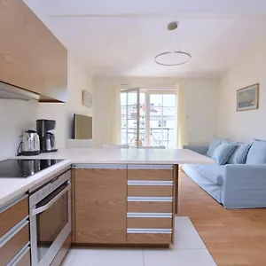 Victus Apartamenty, Faro Sopot